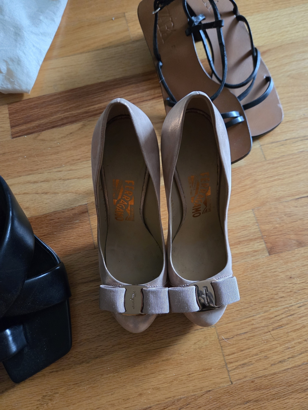 Salvatore Ferragamo Nude Pink Vara Bow Pumps